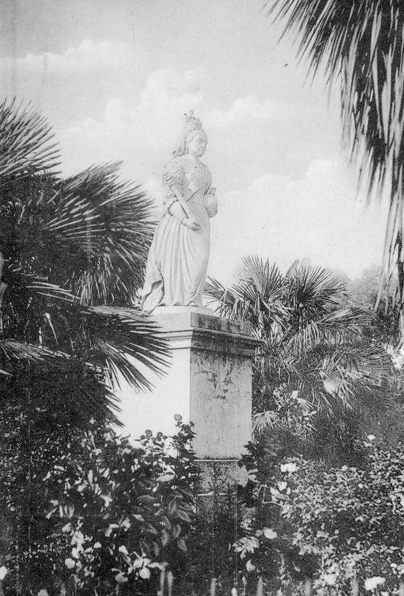 Missing statue of Queen Victoria