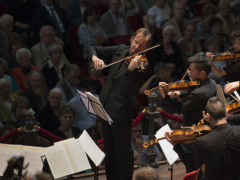 Richard Tognetti with the Australian Chamber Orchestra