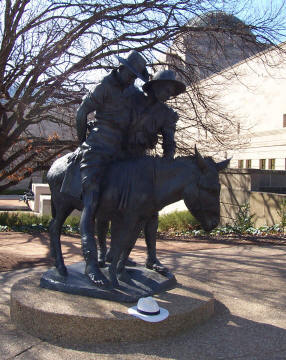Simpson & his Donkey statue at Australian War Memorial